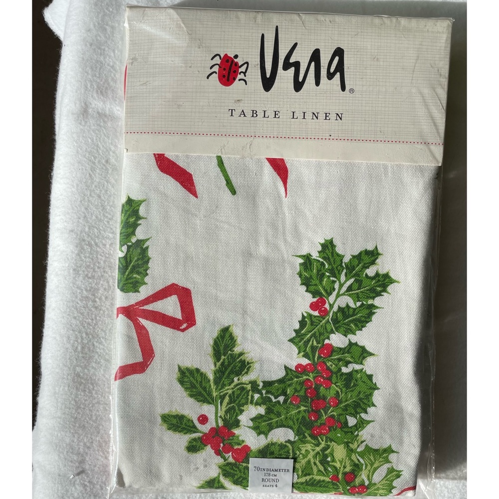 NWT  VERA  TABLE LINEN TABLECLOTH   HOLLY PRINT   70” Round